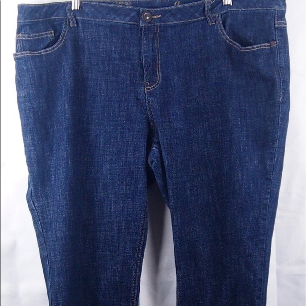 🌞Avenue Size 24 dark denim jeans